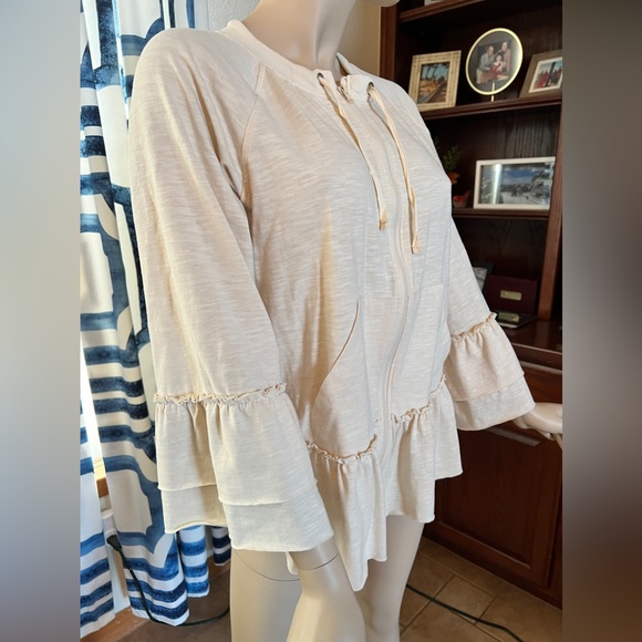 Ruffle-Hem Layered Cream Hoodie Size Large - Picture 2 of 9